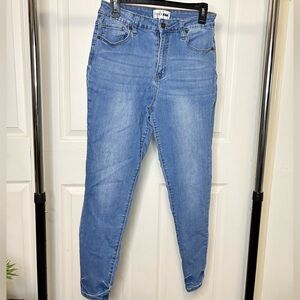 Fashion Nova curvy skinny jeans size